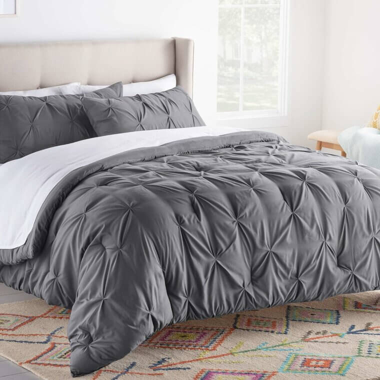 Experience Year-Round Comfort with Linenspa Comforter - Stylish and Hypoallergenic 
