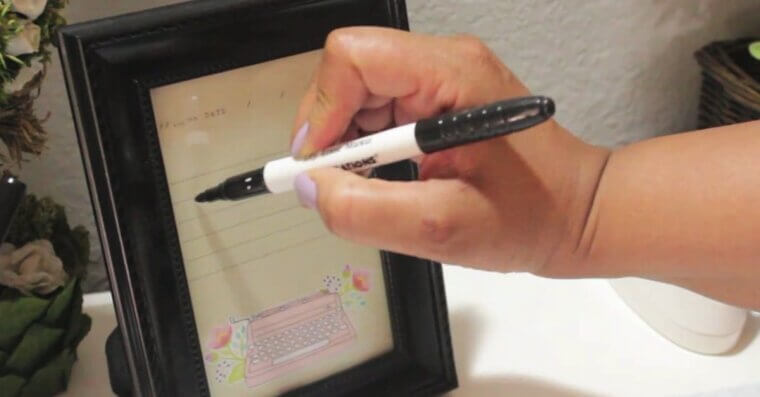 Use a Glass Photo Frame as a Dry-Erase Board