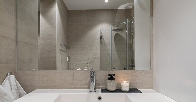 Car Wax on the Mirror to Keep It Fog-Free