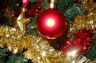 Forgotten Holiday Traditions From the 70s and 80s That Need a Comeback