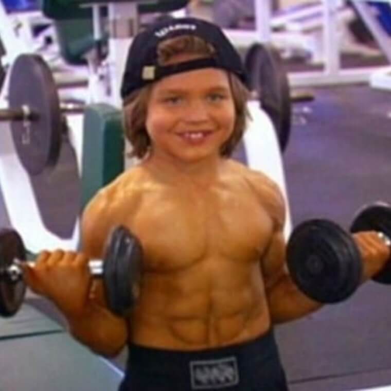 Sa Capacité À Soulever Des Poids Était Choquante