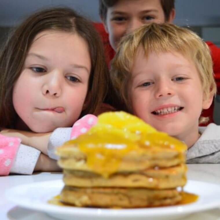 Il Était Obligé De Regarder Ses Parents Manger De La Malbouffe