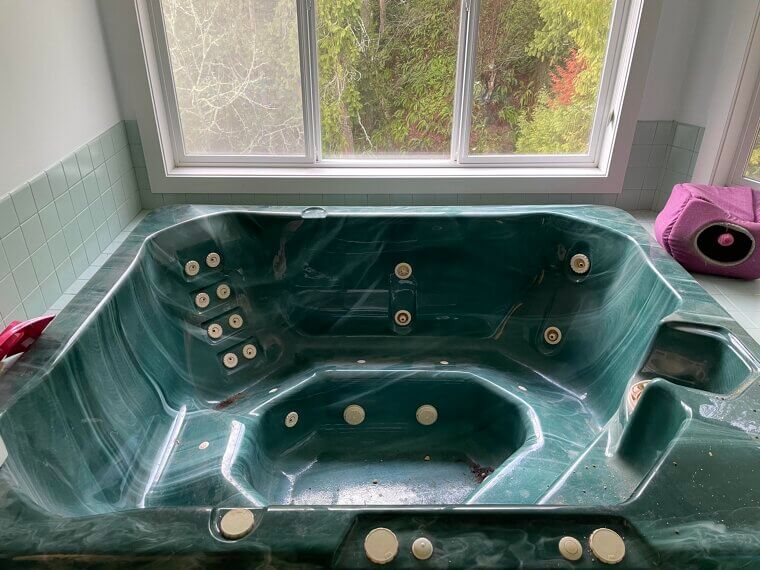 Green Whirlpool Tubs