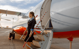 Stewardesy dzielą się tym, co naprawdę dzieje się w samolocie