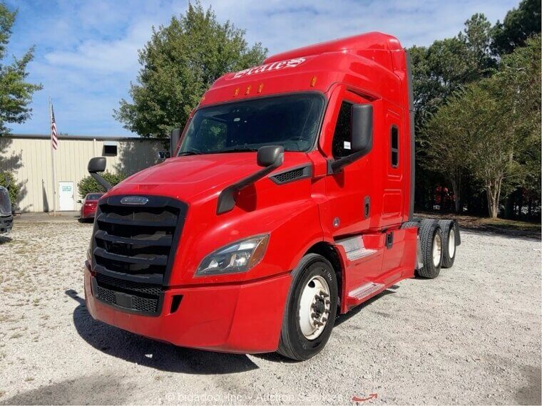 2020 Freightliner Cascadia T/A Sleeper Semi Truck: $8,800