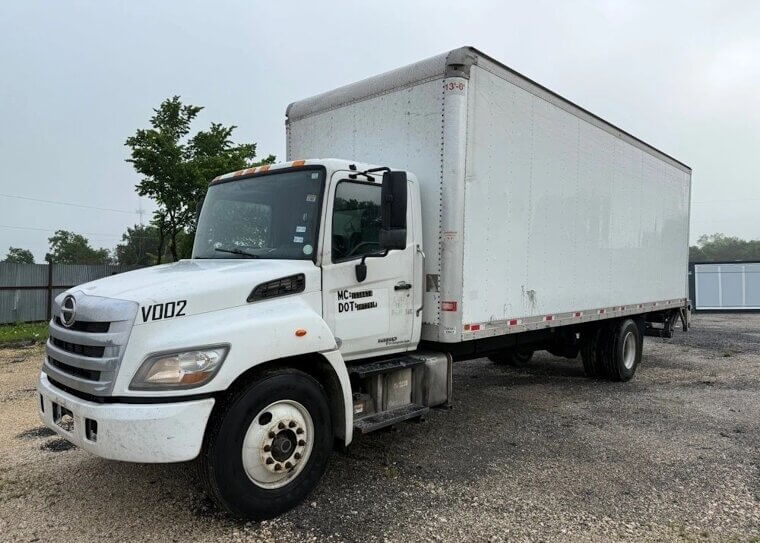 ​2020 Hino 268A 26’ S/A: $24,900