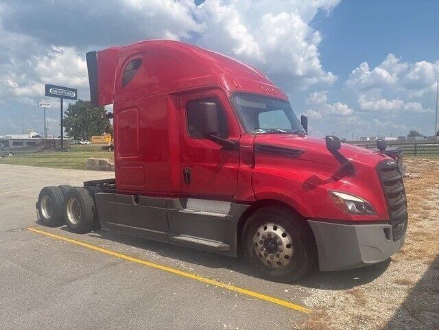 ​2019 Freightliner DD15: $9,999
