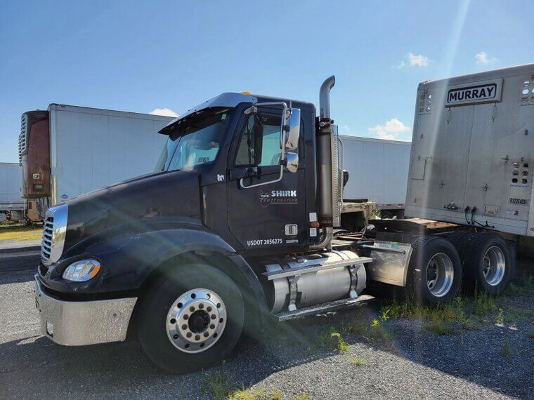 2004 Freightliner Columbia Day Cab: $13,999