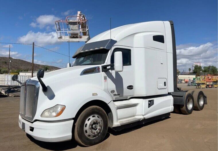 ​2017 Kenworth T680 T/A: $11,700