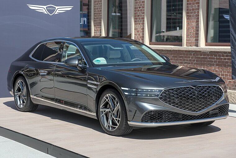 2025 Genesis G90