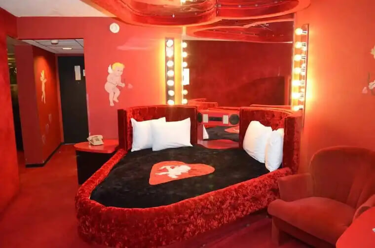 The Infamous Hotels Rooms of Vegas