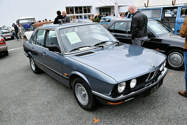 BMW 528i (E28) (1981)