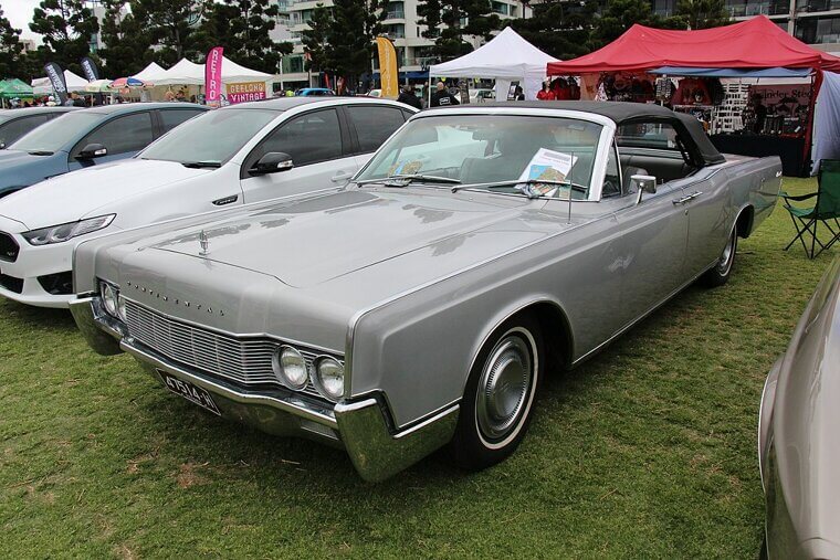 Lincoln Continental (Suicide Doors) (1965)