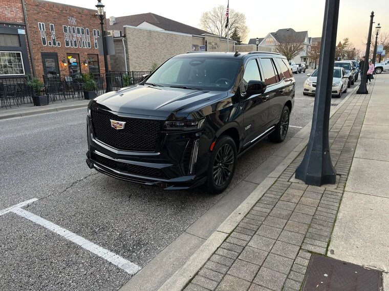 Cadillac Escalade (Standard V-8)
