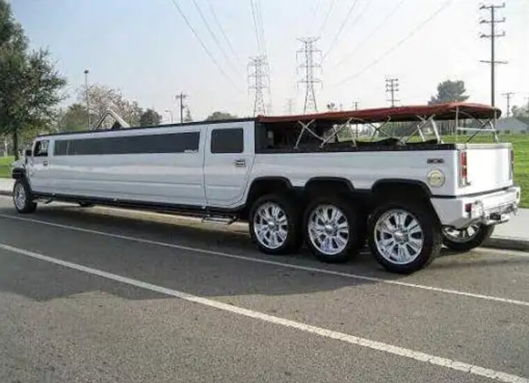 S'agit-il d'une voiture ou d'un bateau ou d'une limousine ?