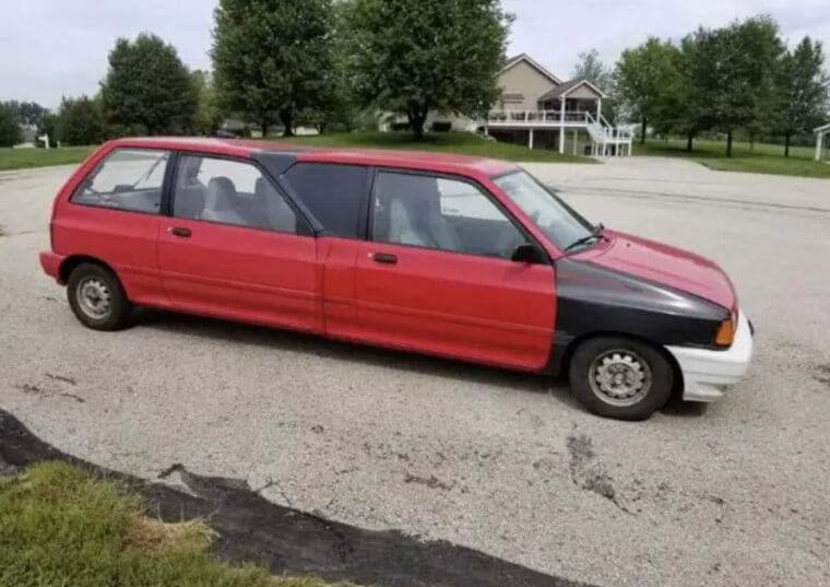 Il est temps de faire la fête dans la Ford Festiva Limo