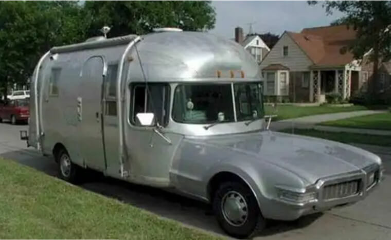 Un camion remorque Limousine