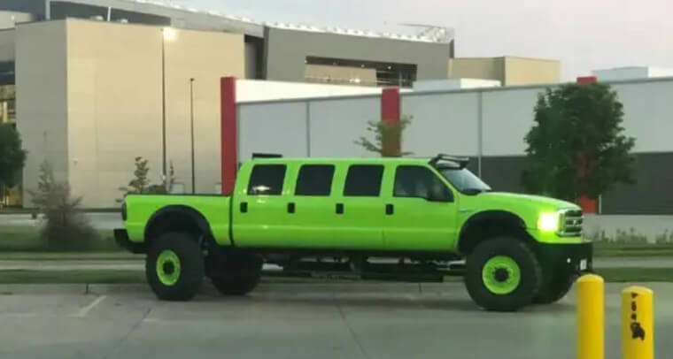 Le camion limousine vert citron néon