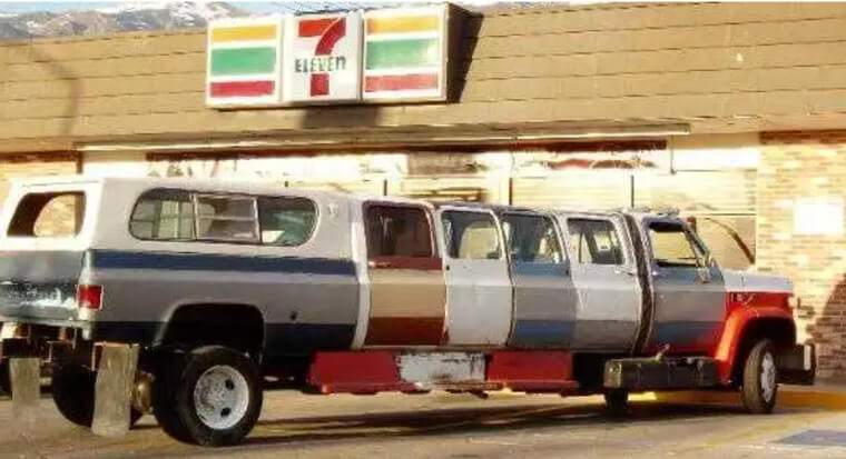 La limousine à chenilles de toutes les couleurs