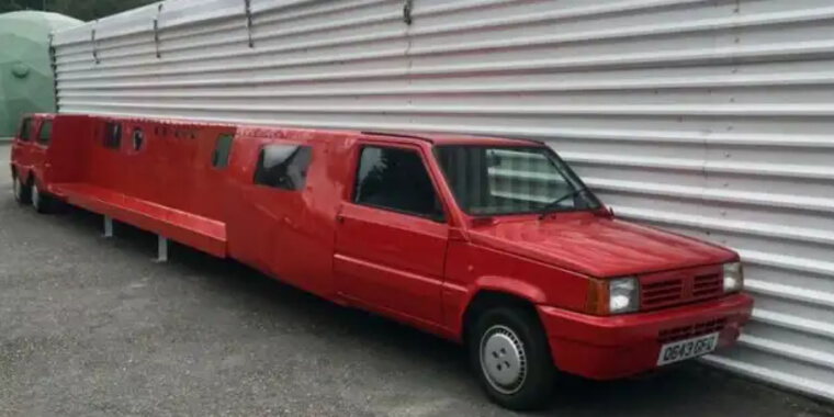 Le véhicule rouge qui ne s'arrête jamais