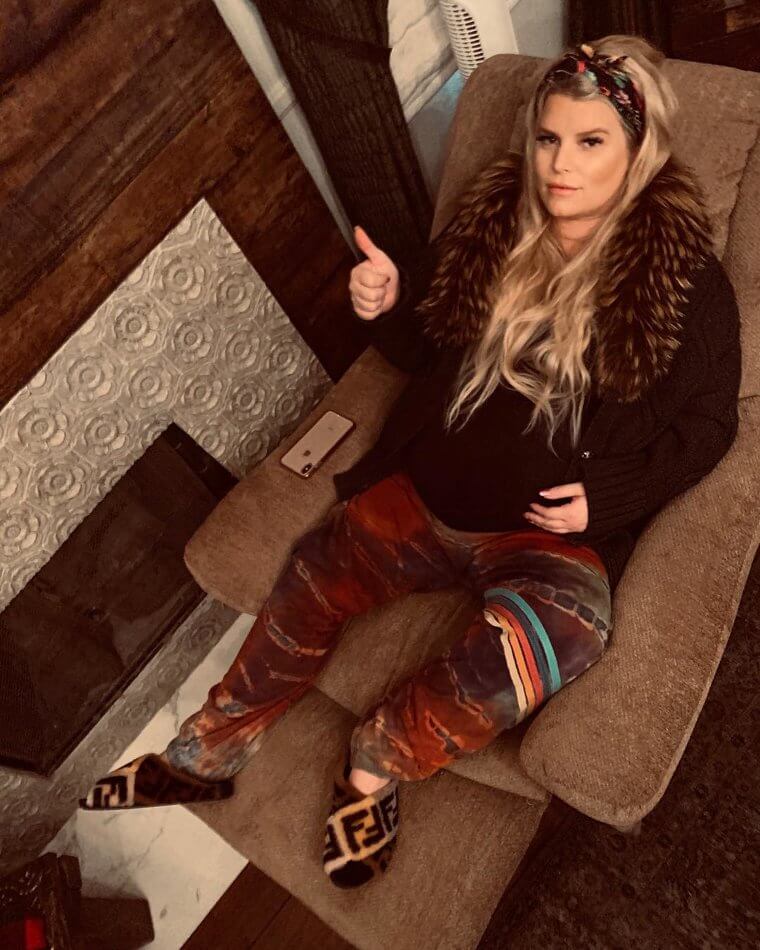 Jessica Simpson's Pregnancy Symptoms Made It Hard for Her to Walk