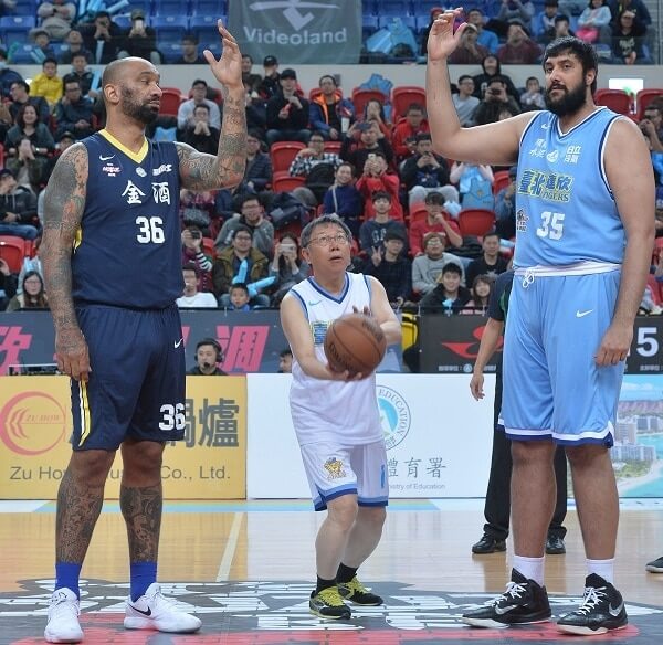 Gursimran “Sim” Bhullar – 7’5″