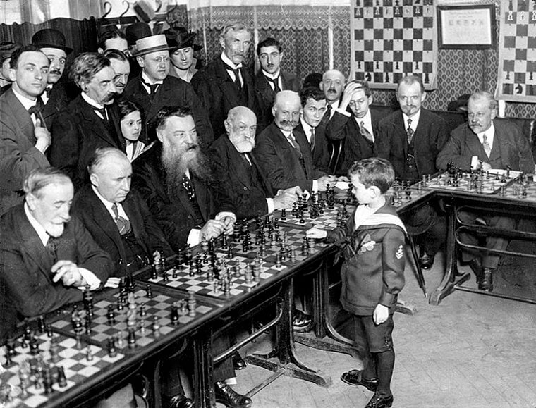 O Pequeno Samuel Reshevsky Derrotou Esses Mestres Adultos Do Xadrez