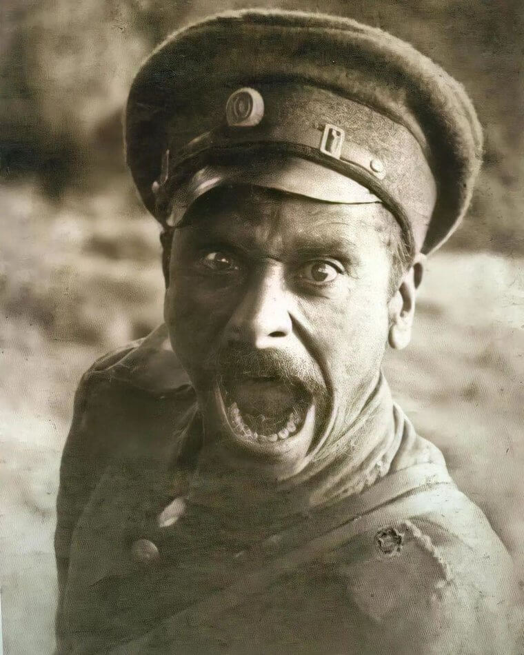 Um Soldado Búlgaro Da Primeira Guerra Mundial Dando Seu Melhor Grito De Guerra Em 1916