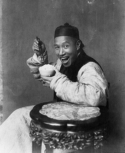 Antropólogos Britânicos Encontraram O Homem Mais Feliz Da China Em 1901