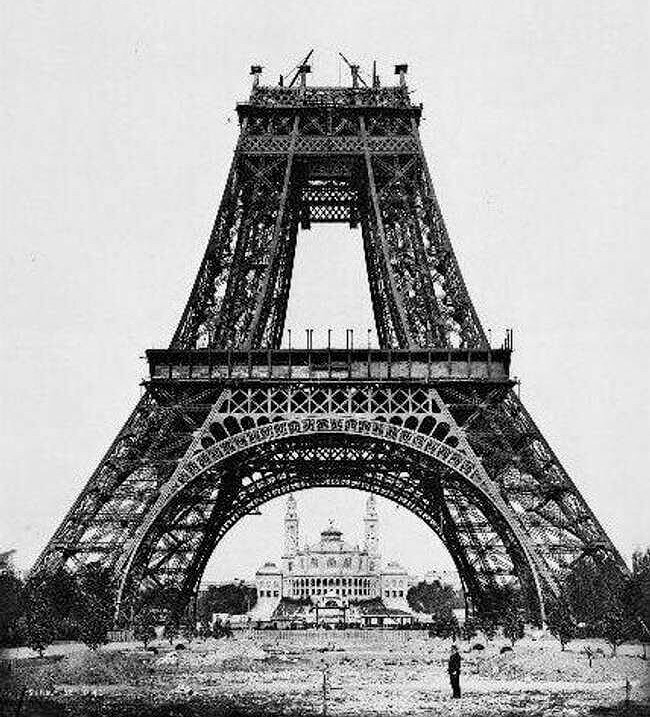 A Construção Da Torre Eiffel Aconteceu Em Etapas