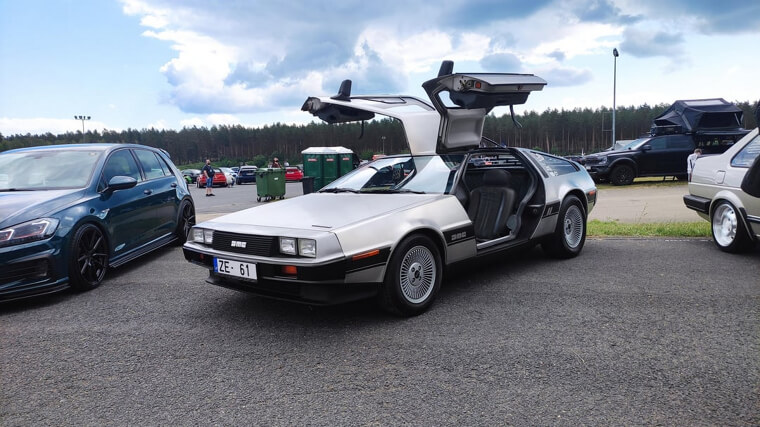 DeLorean DMC-12
