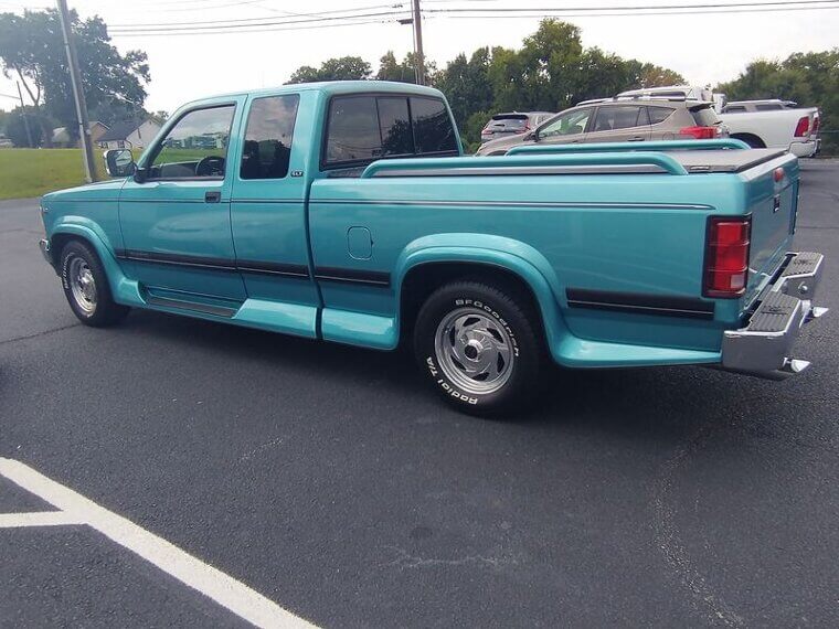1995 Dodge Dakota - $18,900