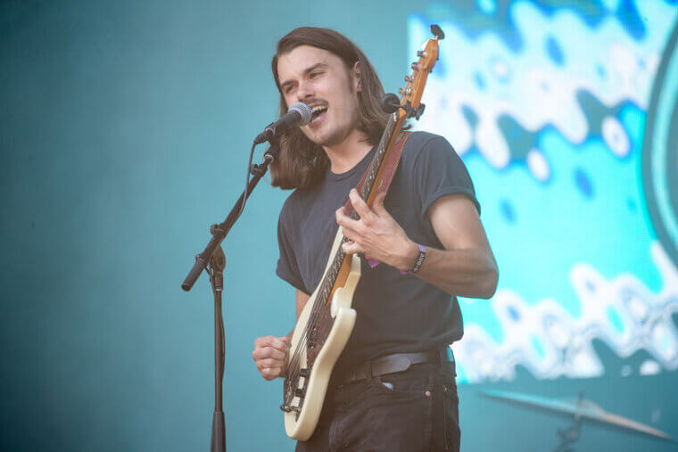 Joe Keery - Shredding Guitars in a Psychedelic Garage Punk Band