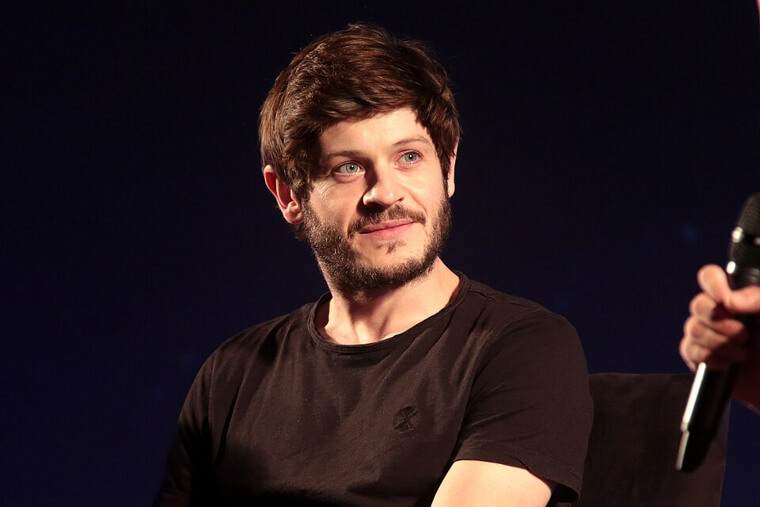 Iwan Rheon - Singing Indie Punk Before Ruling Westeros