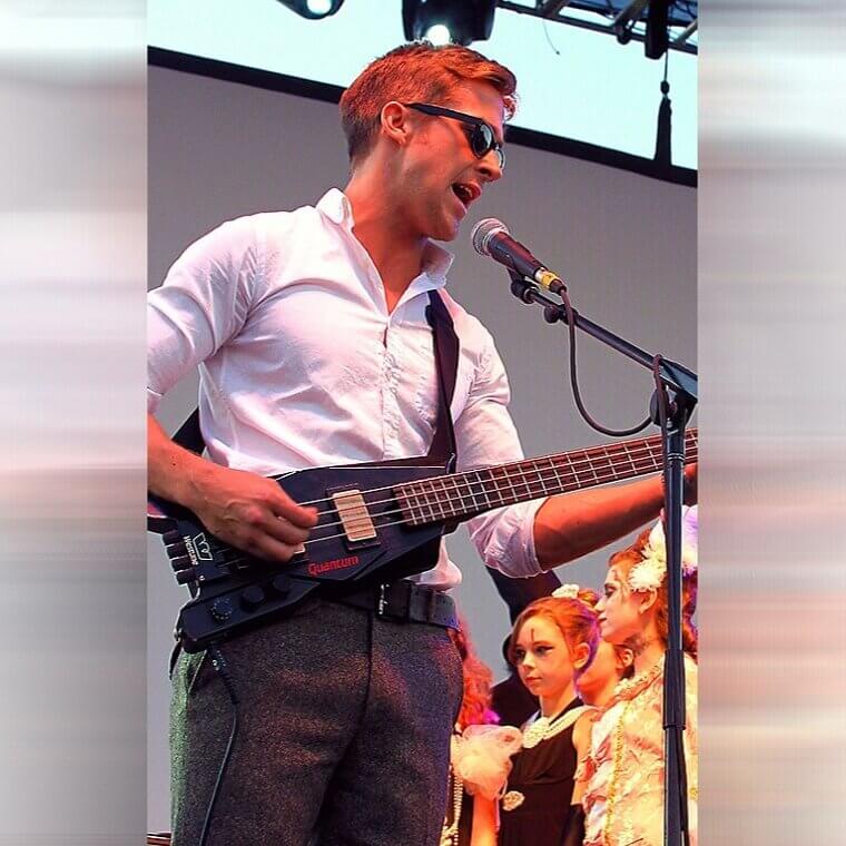 Ryan Gosling - Singing Gothic Rock With a Children's Choir
