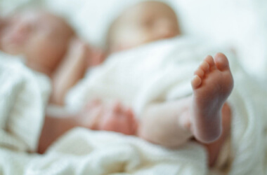 Los médicos tuvieron que tomar una difícil decisión tras el nacimiento de gemelos