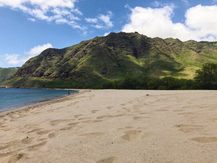 Hawaii – It’s Illegal to Drive With Your Hazard Lights on