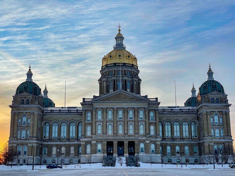 Iowa – Throwing a Red Ryder on the Highway Is Illegal in Mount Vernon