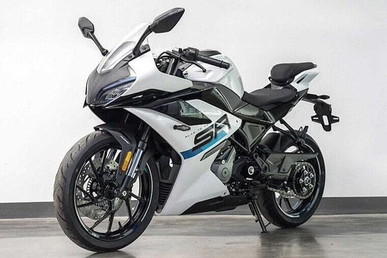 CFMoto 300NK / 300SR