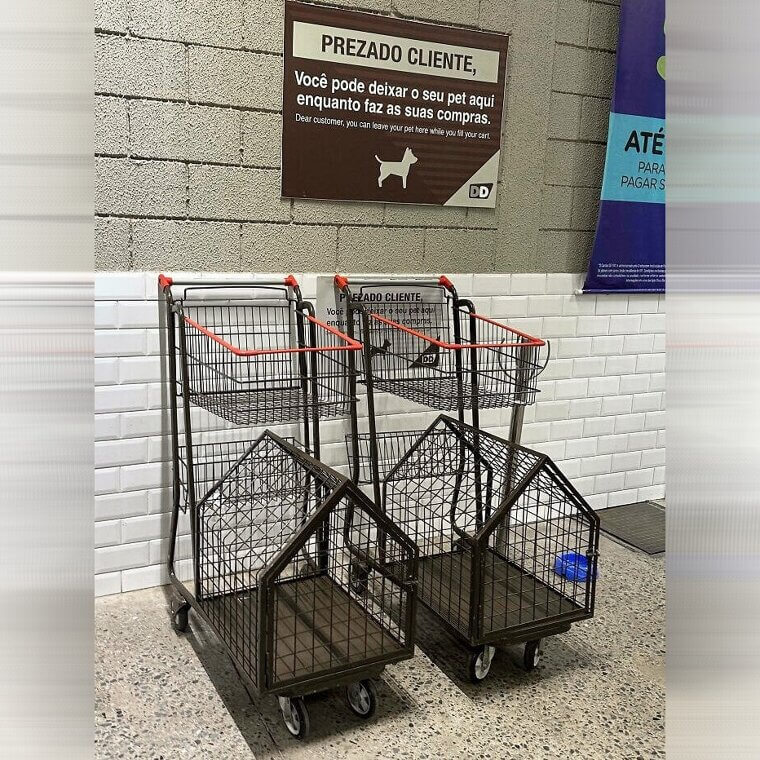 Supermarket Shopping Carts That Have a Crate to Put Your Pet