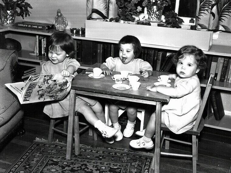 Carrying Drinks and Snacks to Visiting Guests