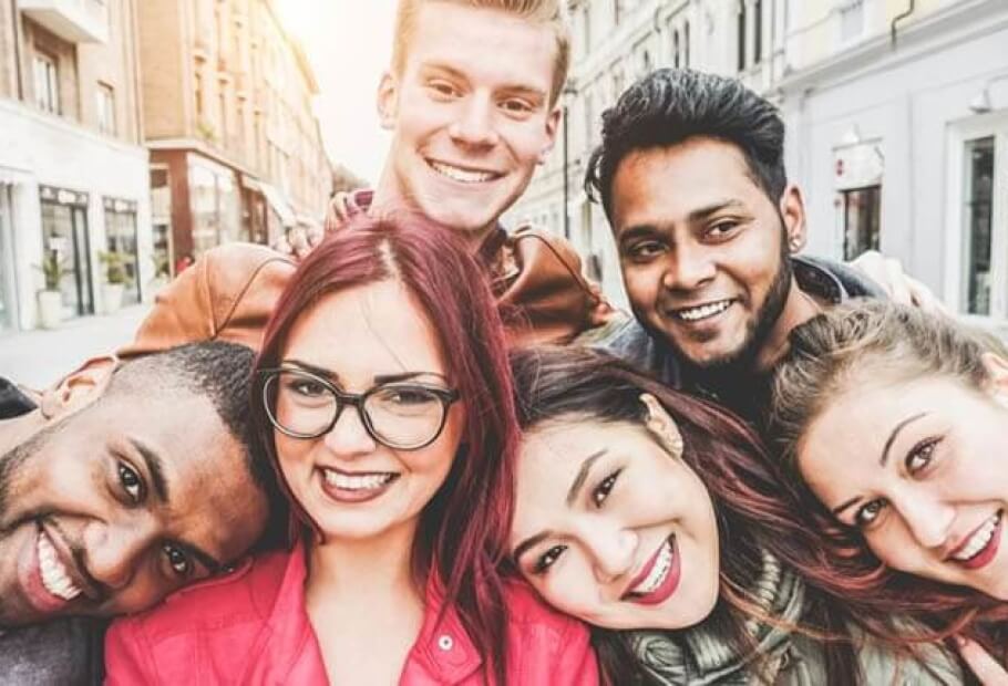 Millennials Are Looking Back At '90s Trends And Realizing How Old They Really Are