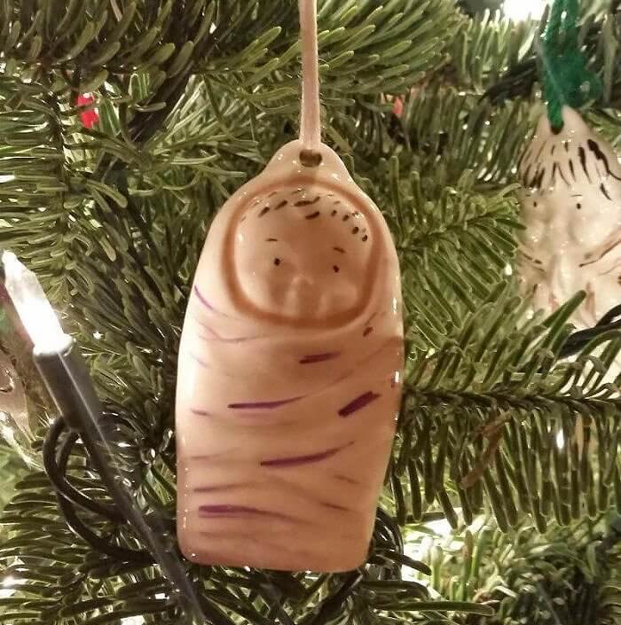 Dedo Do Pé Cortado Ou Decoração Da Árvore De Natal?