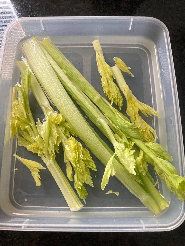 Storing Bread with a Celery Stalk to Stay Fresh