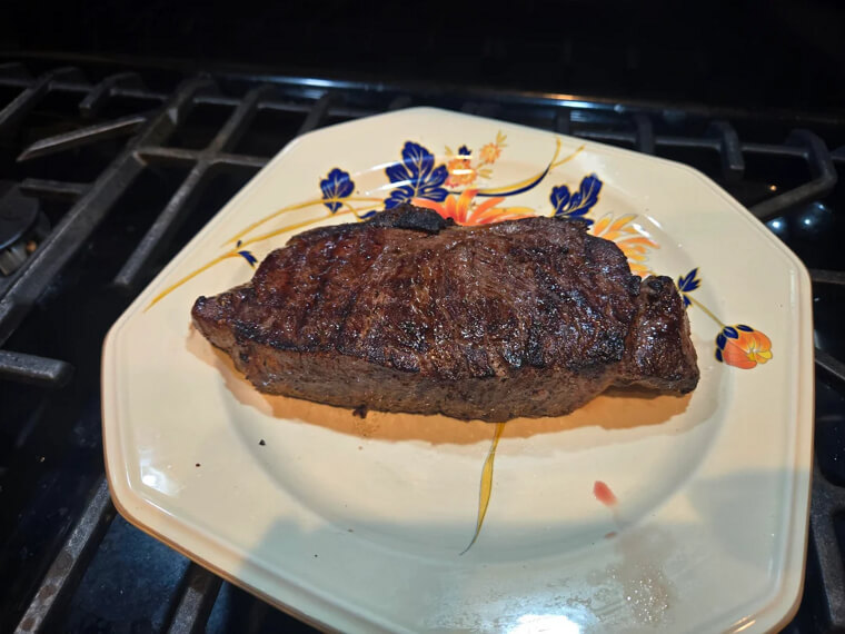 Resting Meat Before Carving to Keep Juices In