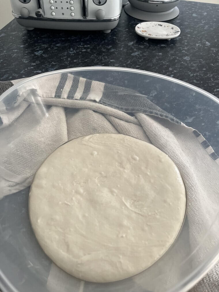 Sifting Flour Three Times for Delicate Sponges