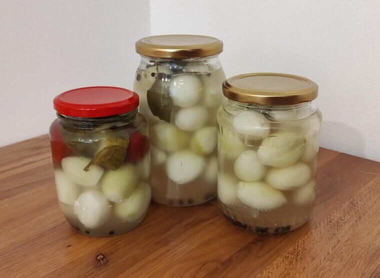 Soaking Onions in Ice Water to Mellow Flavor