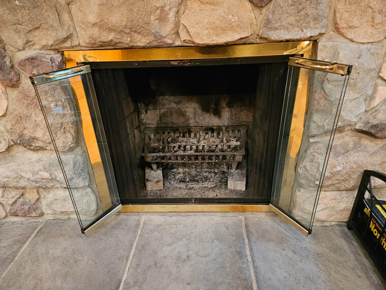 Brass Fireplace Inserts: The Shiny Gold Frames