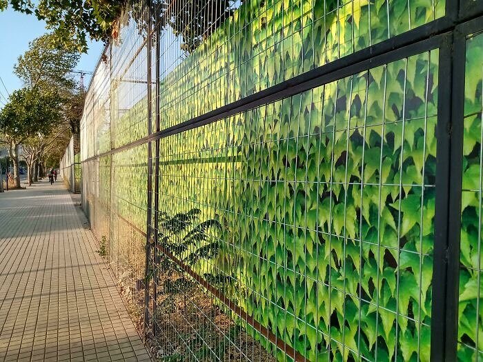 This Fence Simply Doesn't Look Real