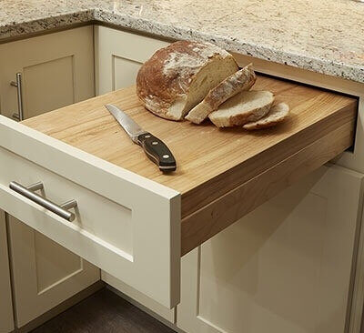 Les tiroirs de cuisine peuvent être utilisés comme planches à découper cachées